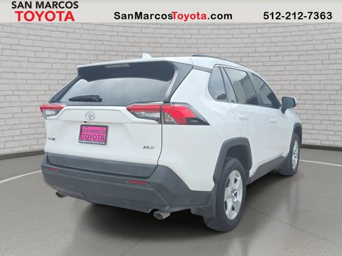 Used 2021 Toyota RAV4 XLE w/ Convenience Package FWD image 6