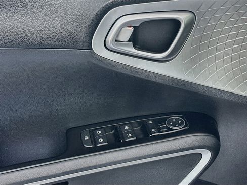 Used 2022 Kia Soul LX w/ Technology Package FWD image 15