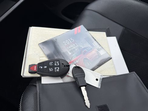 Used 2015 Dodge Grand Caravan SXT image 40