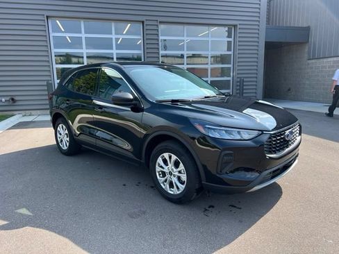 Used 2024 Ford Escape Active w/ Tech Pack #1 AWD/4WD image 3