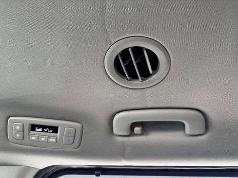 Used 2025 Kia Carnival SX w/ SX Dark Edition Package image 43