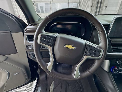 Used 2022 Chevrolet Suburban LT w/ LT Signature Plus Package image 9