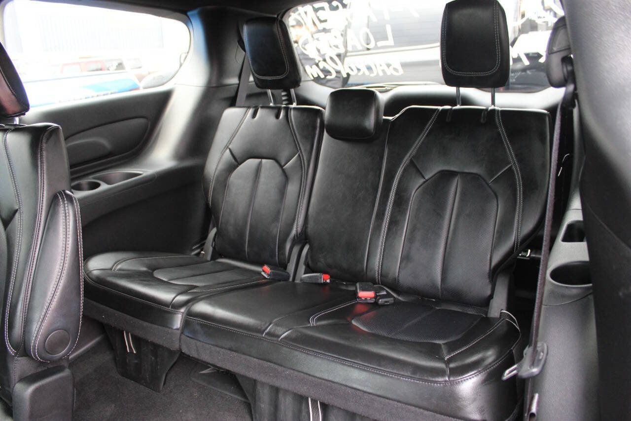 Used 2025 Chrysler Pacifica Select FWD image 15