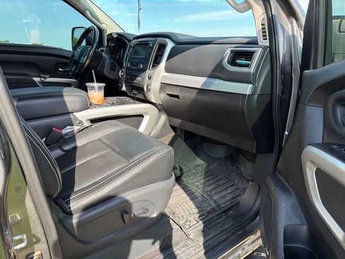 Used 2019 Nissan Titan PRO-4X w/ Pro-4x Convenience Package AWD/4WD image 14