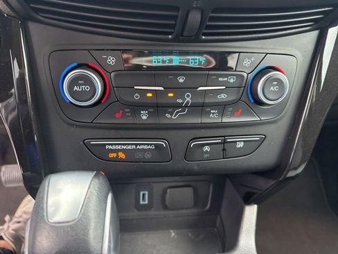 Used 2019 Ford Escape SE image 25