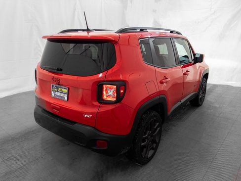 Used 2022 Jeep Renegade Latitude w/ Sun/Sound Group image 9