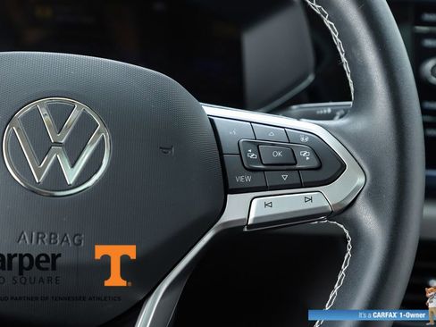 Used 2023 Volkswagen Taos SE w/ Panoramic Sunroof Package FWD image 22