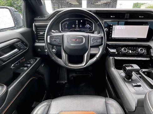 Used 2023 GMC Sierra 1500 AT4 w/ Technology Package AWD/4WD image 11