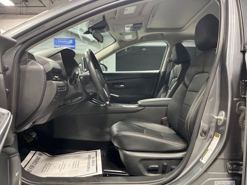 Used 2023 Nissan Sentra SR w/ SR Premium Package FWD image 15