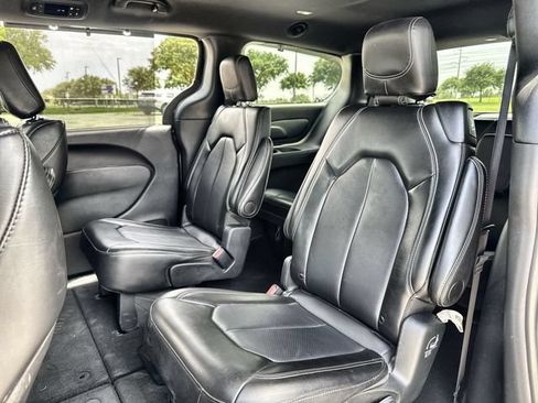 Used 2025 Chrysler Pacifica Select FWD image 21