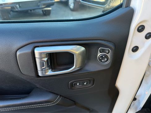 Used 2018 Jeep Wrangler Unlimited Sahara w/ Dual Top Group image 8