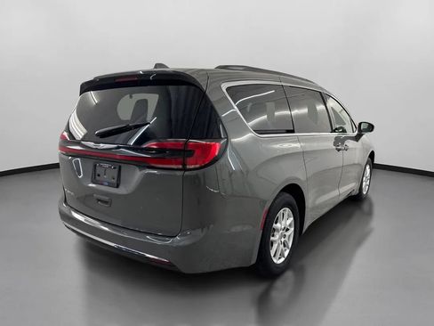 Used 2022 Chrysler Pacifica Touring-L FWD image 10