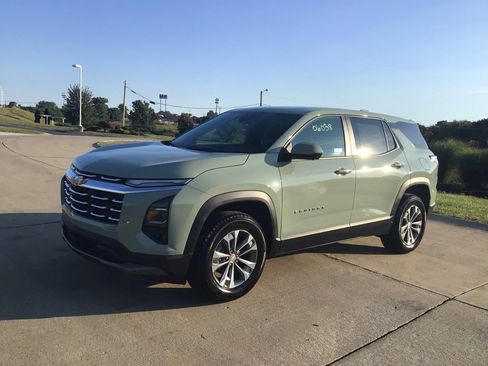 New 2026 Chevrolet Equinox LT w/ Convenience Package II image 3