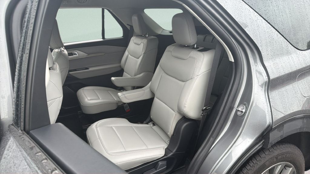 Certified 2025 Ford Explorer Active w/ Active Comfort Package AWD/4WD image 9