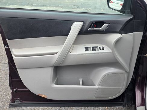 Used 2013 Toyota Highlander Plus image 9