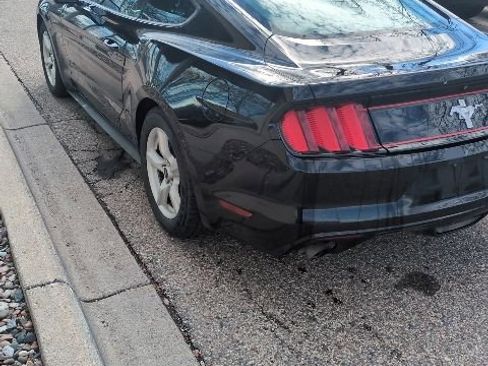 Used 2017 Ford Mustang Coupe image 1