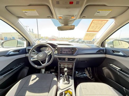 Used 2024 Volkswagen Taos SE image 8