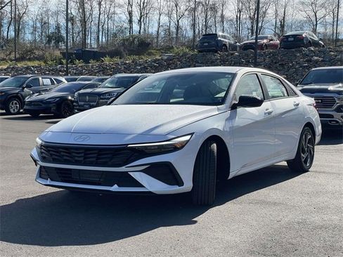 Certified 2025 Hyundai Elantra Sport image 5