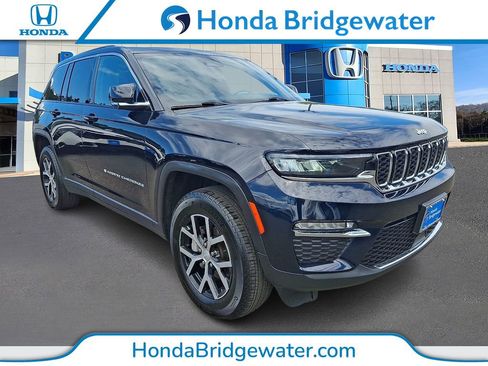 Used 2024 Jeep Grand Cherokee Limited AWD/4WD image 1