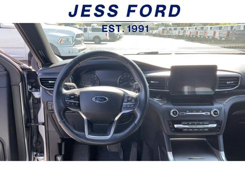 Used 2020 Ford Explorer Limited w/ Hybrid Equipment Group 310A image 16