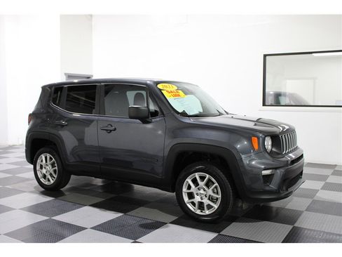 Used 2023 Jeep Renegade Latitude image 1