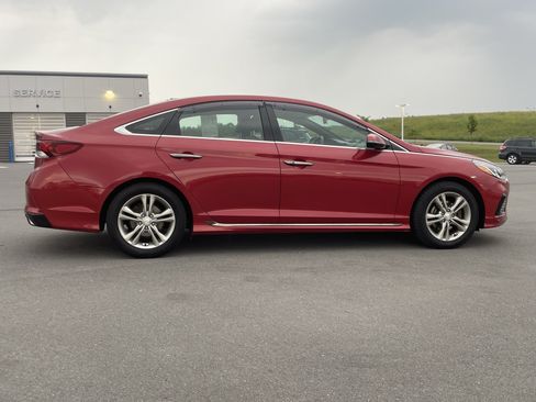 Used 2018 Hyundai Sonata Sport FWD image 2