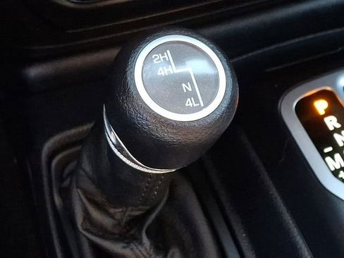 Used 2018 Jeep Wrangler Unlimited Sport S AWD/4WD image 22