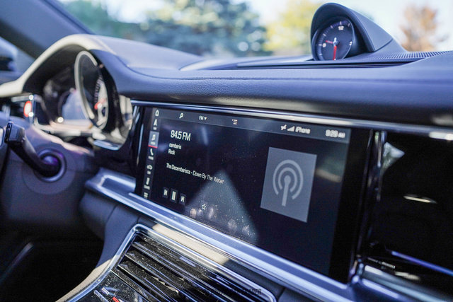 Used 2020 Porsche Panamera RWD image 51