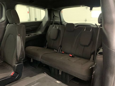 Used 2018 Chrysler Pacifica Touring Plus w/ S Appearance Package FWD image 18