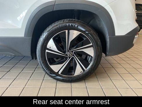 Used 2025 Volkswagen Taos SE AWD/4WD image 20