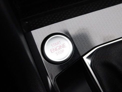 New 2026 Volkswagen Taos SE image 21