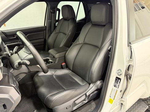 Used 2025 Toyota 4Runner TRD Off-Road image 10