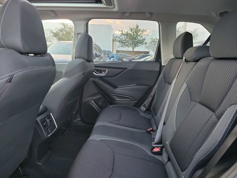 Used 2021 Subaru Forester Premium image 7