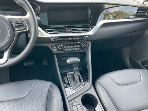 Used 2022 Kia Niro Touring Special Edition image 16