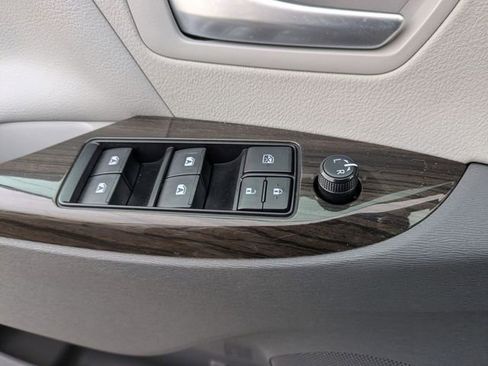 Used 2018 Toyota Sienna XLE Premium image 12