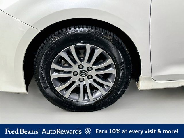 Used 2018 Toyota Sienna XLE Premium FWD image 40