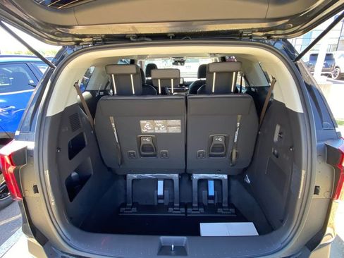 New 2026 Kia Carnival FWD image 8