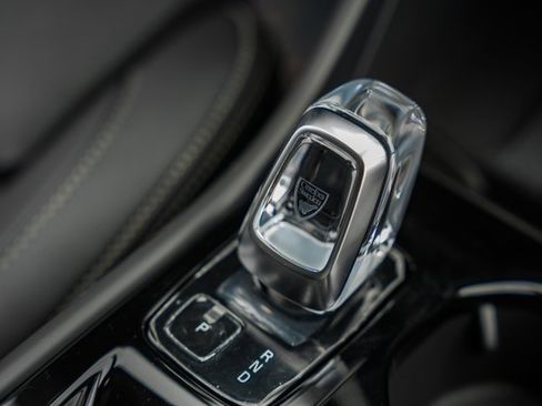 Certified 2025 Volvo XC40 B5 Ultra w/ Climate Package image 27