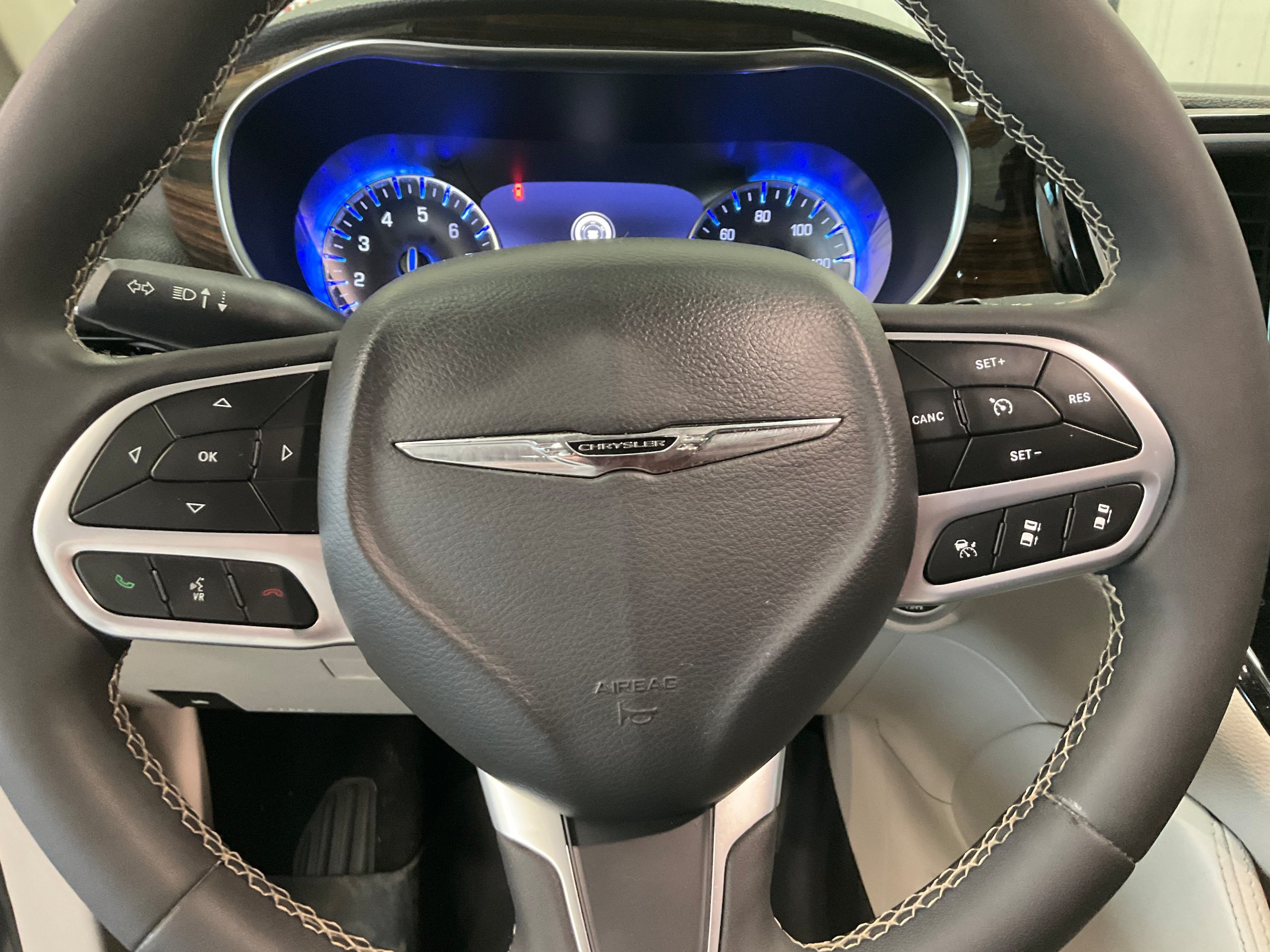 Used 2022 Chrysler Pacifica Limited AWD/4WD image 14