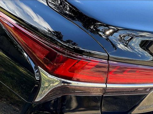 Used 2018 Lexus LS 500h image 27