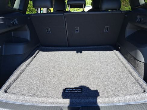 New 2026 Volkswagen Tiguan SE R-Line image 12