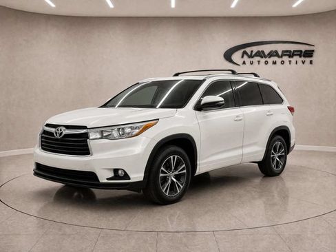 Used 2016 Toyota Highlander XLE FWD image 3
