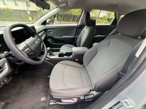 Used 2025 Kia K4 LXS image 25