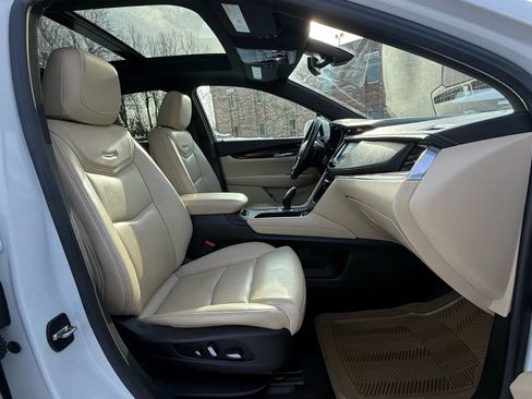 Used 2017 Cadillac XT5 Luxury image 34