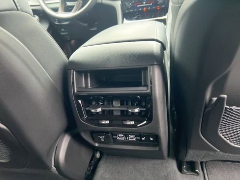 New 2025 Jeep Grand Cherokee Limited image 12