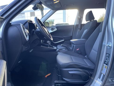 Used 2024 Kia Soul LX w/ Option Group 015 image 17