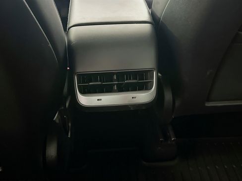 Used 2021 Tesla Model Y Long Range AWD/4WD image 27