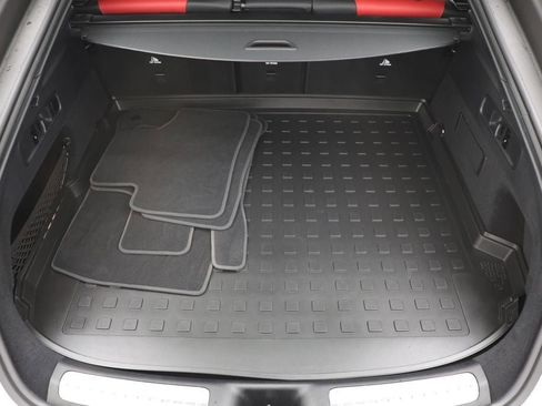 Used 2025 Mercedes-Benz GLC 300 4MATIC image 38