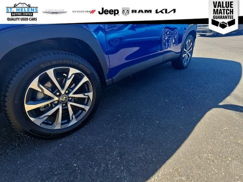 Used 2022 Toyota Corolla Cross XLE w/ Convenience Package AWD/4WD image 12