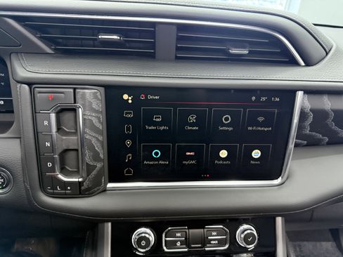 Used 2024 GMC Yukon XL Denali image 19